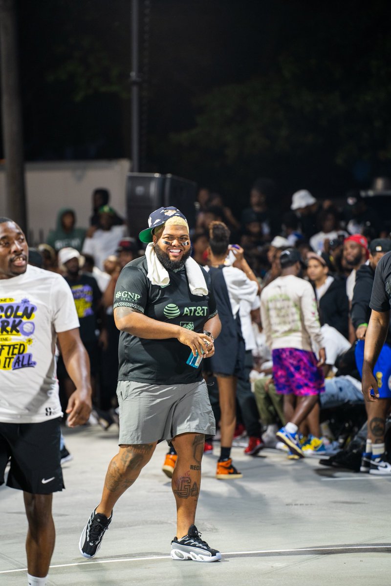 StretchMyBandz's tweet image. Lincoln park was on fire for #NyvsNY @nikebasketball