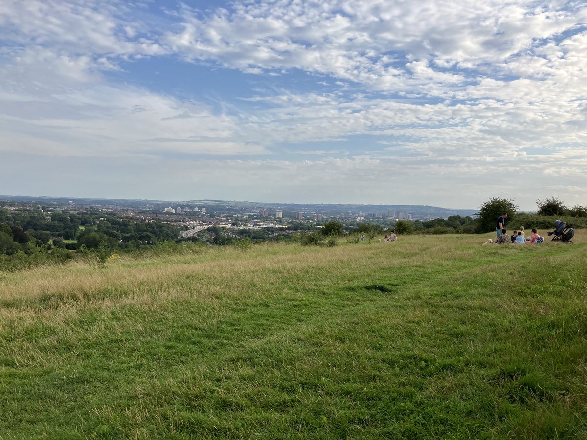 Lovely evening for a walk. Hoped to catch sight of some balloons ⁦@bristolballoon⁩ but sadly the winds weren’t behaving. #lovebristol