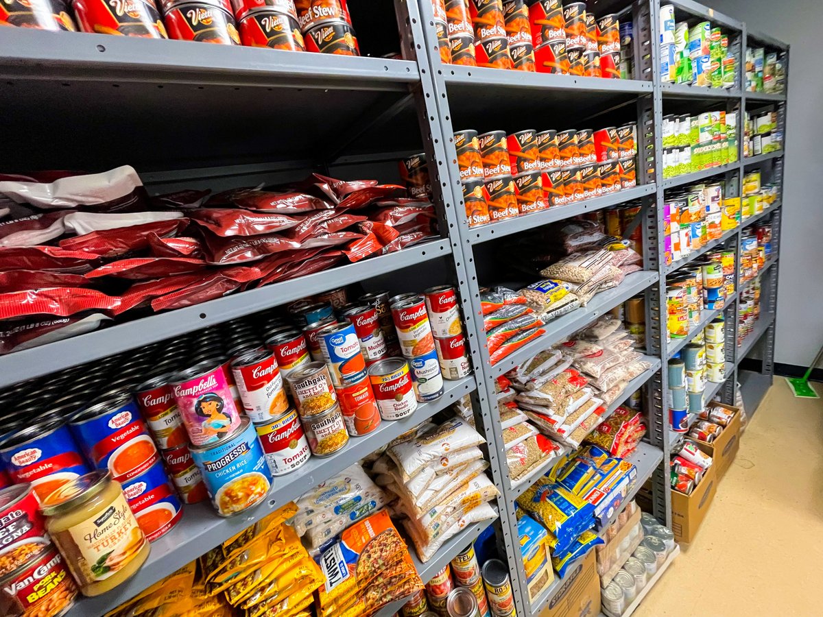 ChancellorLonon's tweet photo. By sharing this post, you could be putting food on a hungry family's table. @dallascollegetx offers free food to community members in need every Friday. These opportunities take place on all seven of our campuses plus the Pleasant Grove and West Dallas Centers. https://t.co/K8Y35dKkT1