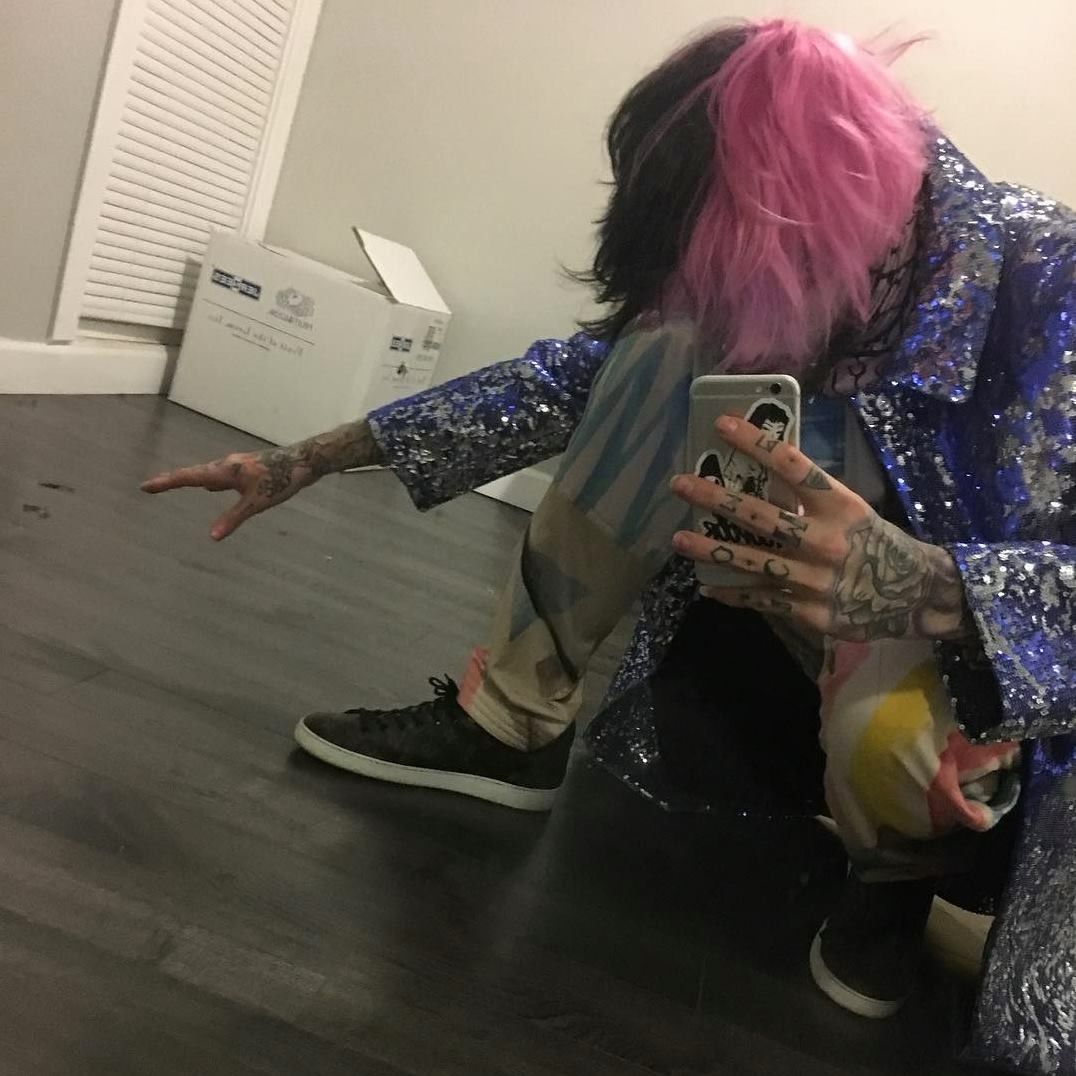 imnotenoughsrry's tweet photo. Lil Peep https://t.co/1YiKy67tVA