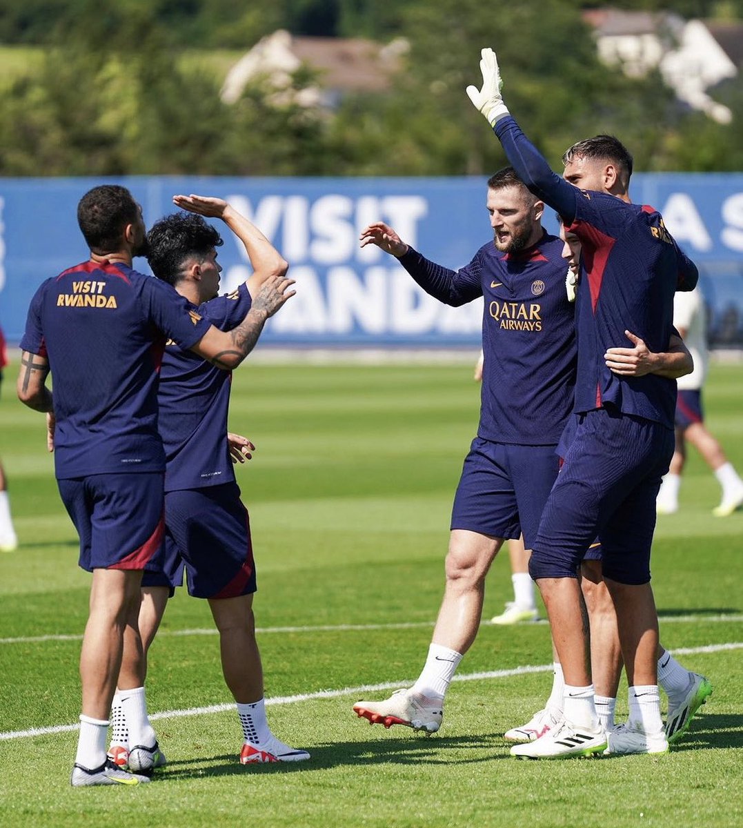 Psg_Ticket's tweet photo. 🔴🔵 Paris S-G - FC Lorient ⚪️🟠

🎟️ : Catégorie 11 - Accès 404 - Rang 32 - Place 6 - Tribune Paris - 50€

🎟️ : Catégorie 12 - Accès 407 - Rang 20 - Place 69 - Tribune Paris - 50€

#PSG #Psg #matchpsg #Mbappé #Neymar #Messi #Ligue1 #placepsg #psgticket #foot 

📸 @PSG_inside https://t.co/Z8dS7VQsOP
