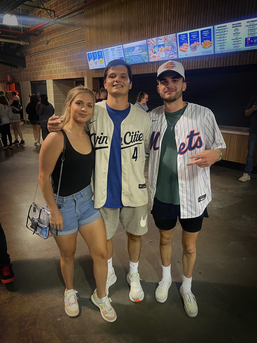 PicksKyle's tweet photo. Met some 🐐‘s at Citi Field on Monday… 

BOOKIT 🤝 KYLE’S PICKS

p.s. chelly’s my favorite @chellgod 

@BookitWithTrent @laurencowling @MikeyOver1 @BookitHQ https://t.co/XHxzhpglzP