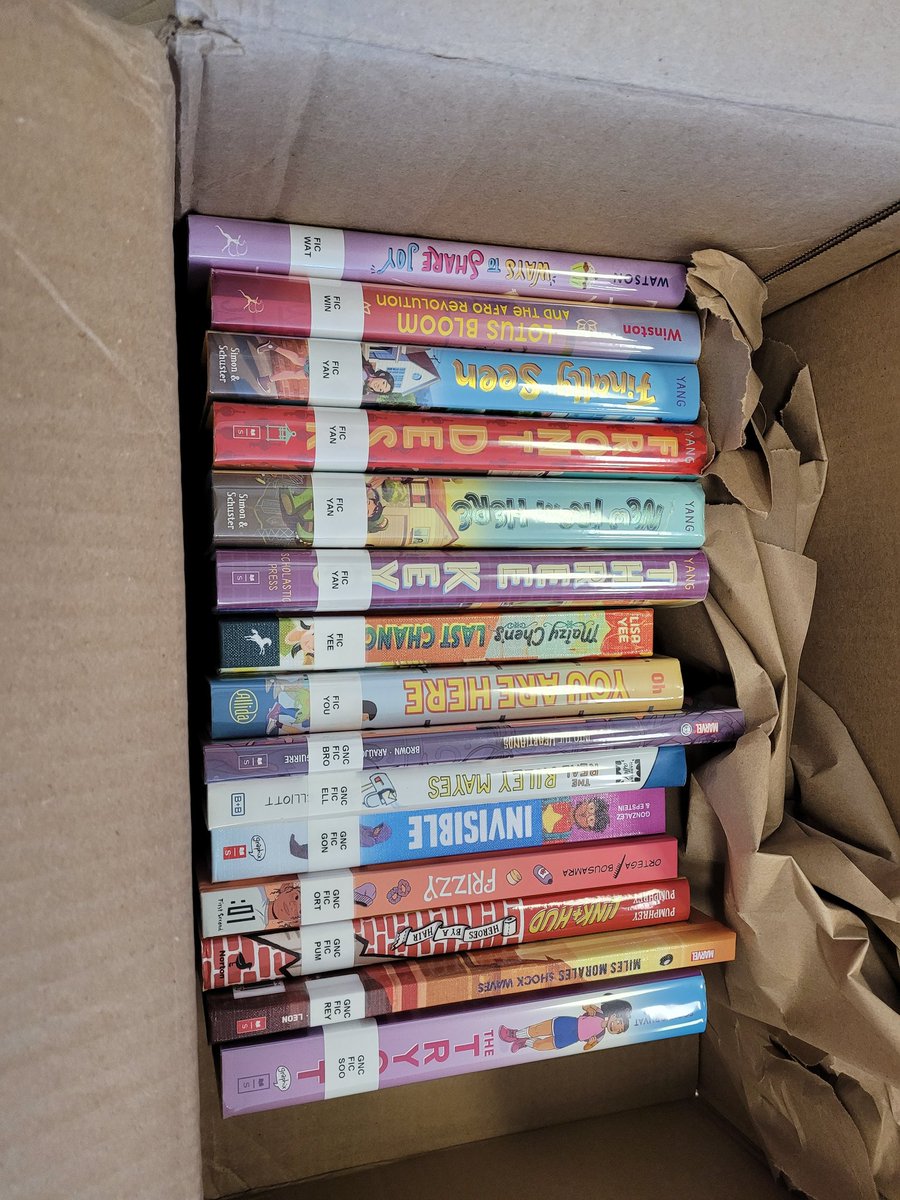 Getting the library ready for the new school year means exciting unboxing moments for librarians. There's nothing better than a box of fresh new books... unless maybe it's a box of cool new technology! 🤔 It's a close call. 😎 #ChargerLibrary #UnboxCPI @helloCPI @DISD_Libraries