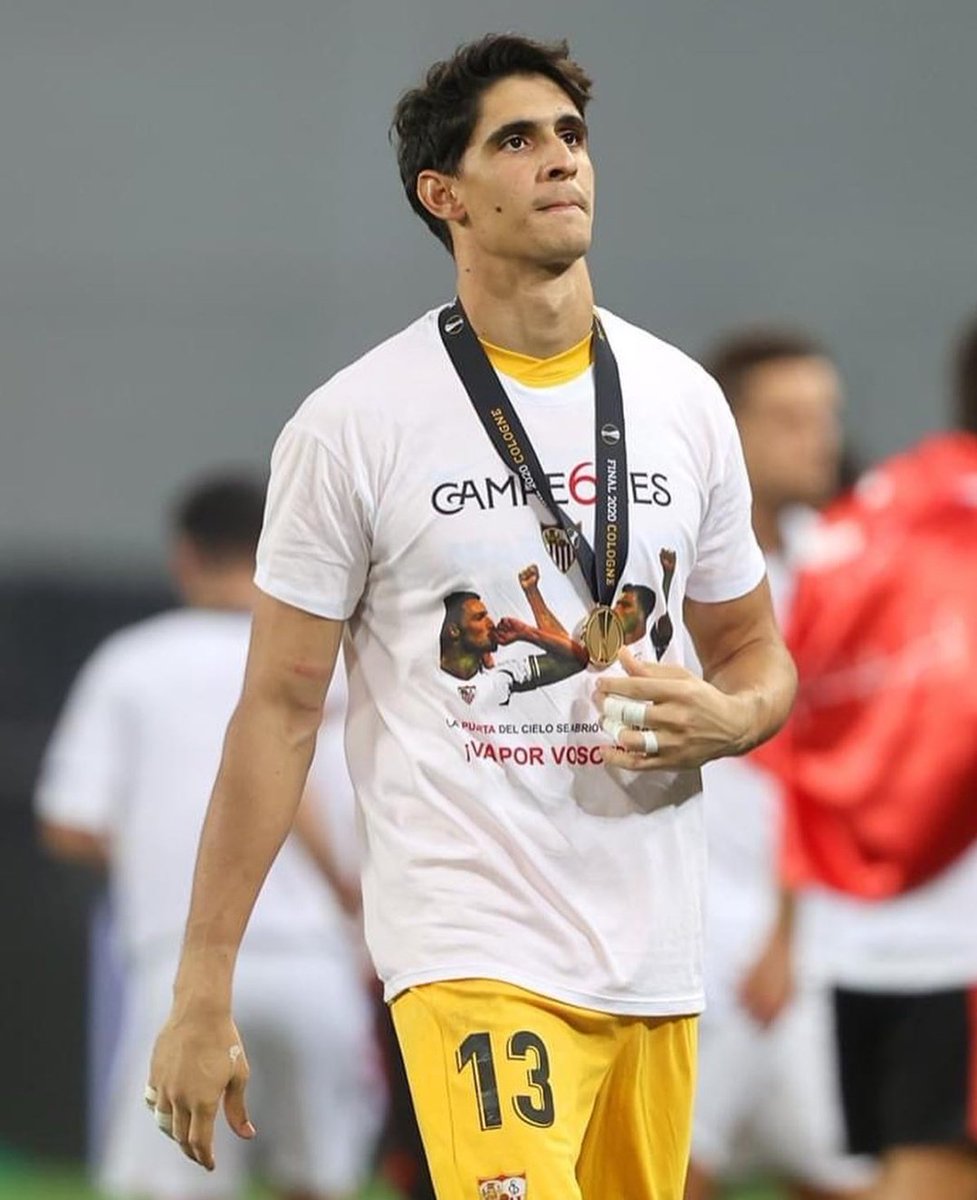 (fan) REAL MADRID FANS 🤍 tweet media