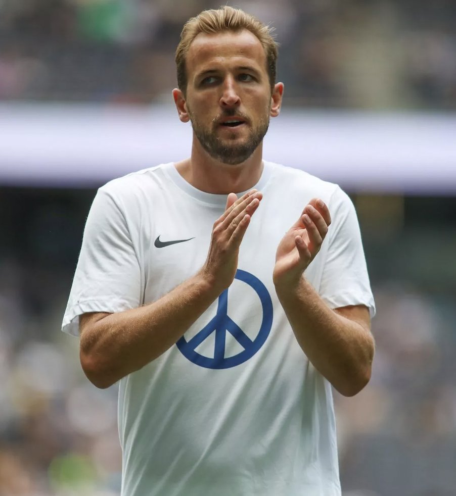 DeadlineDayLive's tweet photo. 🚨 Harry Kane still wants to join Bayern Munich and is keen to get the transfer done before the first game of the season.

(Source: @Santi_J_FM) https://t.co/dmCYxtW9t8