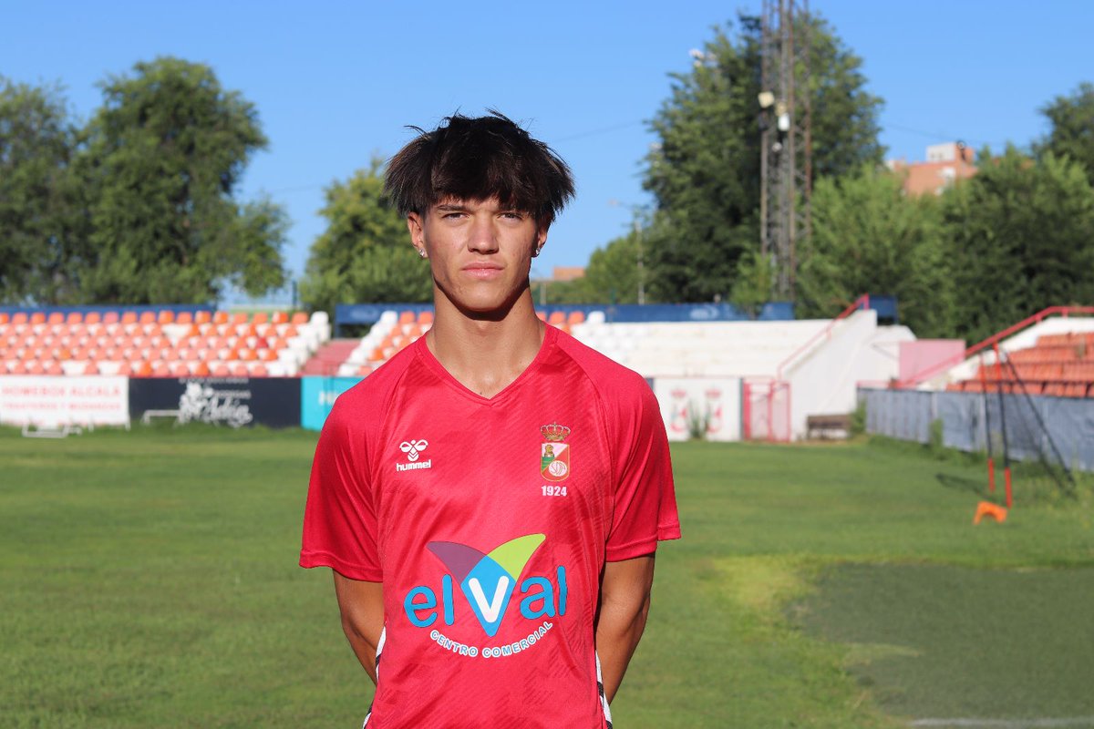 Orgullosos de nuestra cantera 🏭

Popi ha debutado hoy siendo Juvenil y Guille ha hecho lo propio tras acabar su etapa Cadete.

El futuro está asegurado 🔜⚽

#VamosAlcala