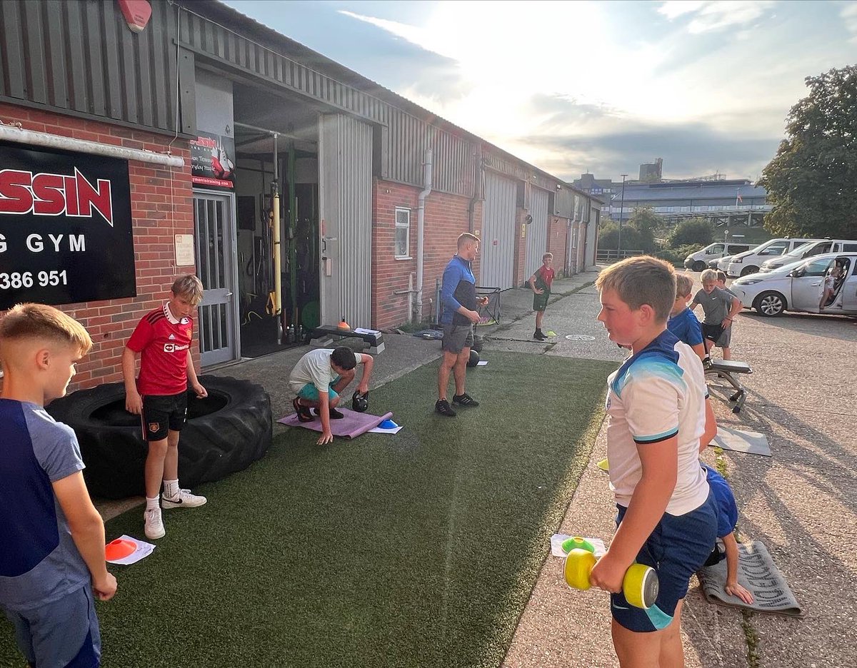 In preparation for the new season the team are focused on building core 🍎 strength and conditioning their bodies to help reduce injury🤕 improve Flexibility🧘 develop a healthier body composition🙌, improve their resting metabolism🆙 and more importantly add POWER👊 #boxing 🥊