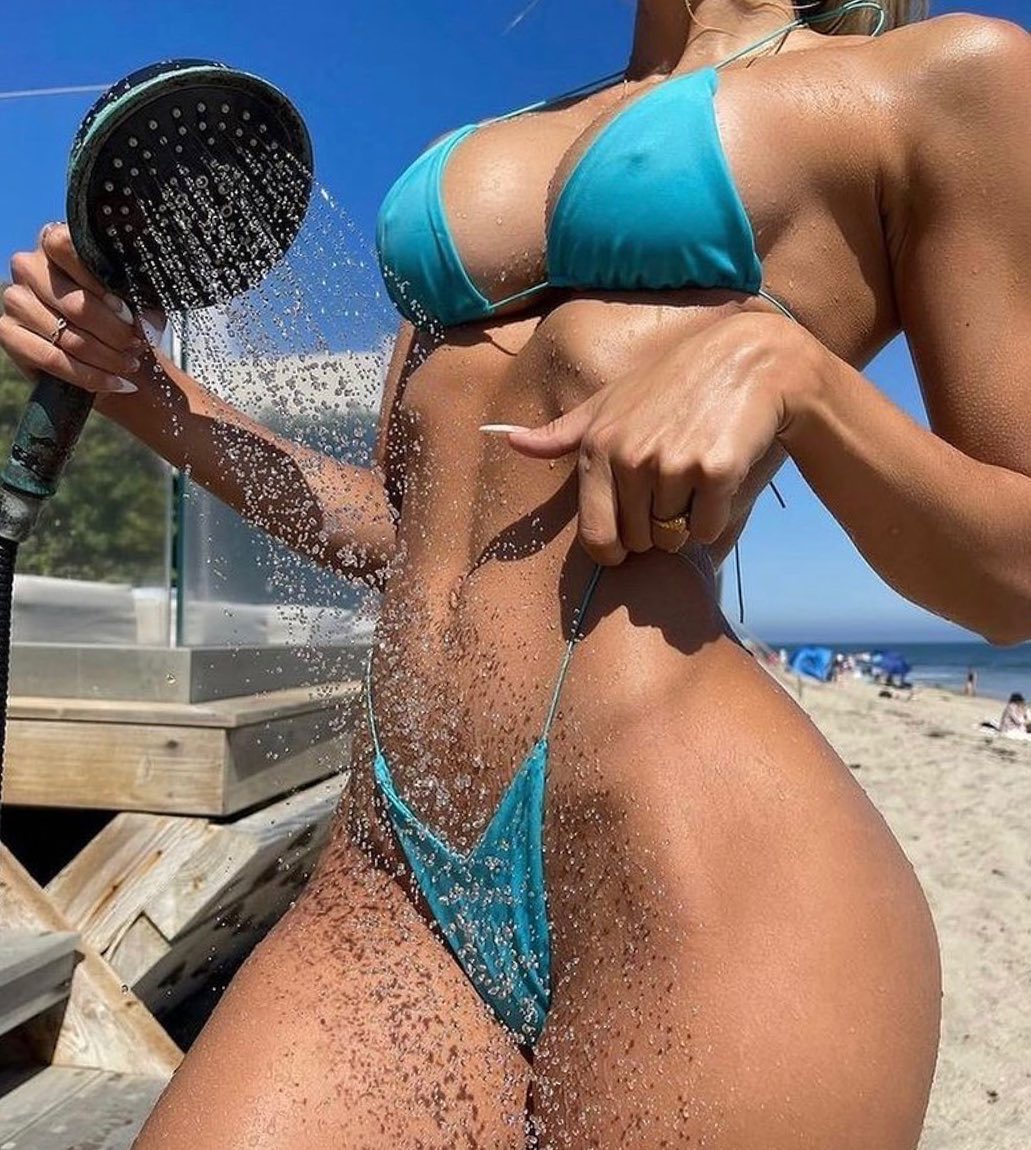 mth00877382's tweet photo. So hot today … 😎💞 https://t.co/vlJOtudeos