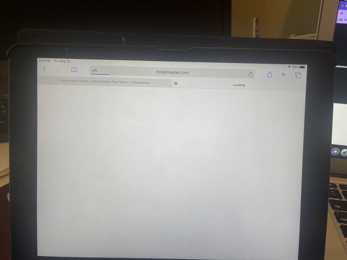 thumbard22's tweet photo. I got in on my Mom's iPad, saw the map, but when I tried to pick a section this happened. Thank God I have it going on my computer too. https://t.co/pgUmK9iukY