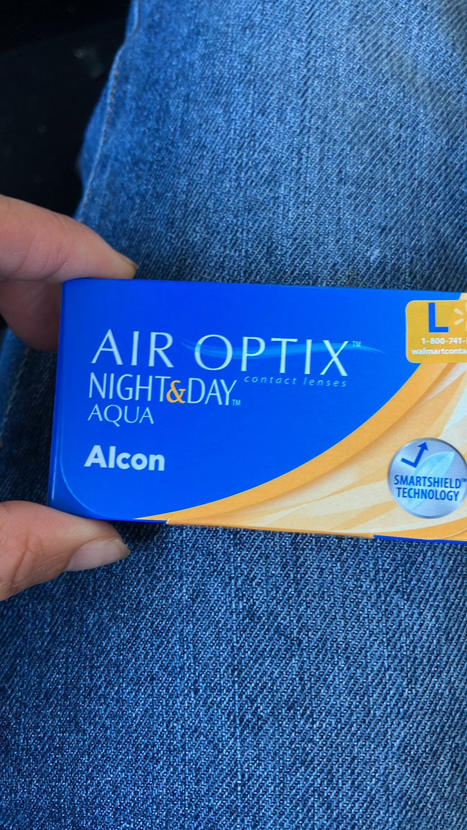 Davidchiasson19's tweet photo. @cbreezybby_  got my contacts in 😊👀 #contacts #airoptix #contactlens https://t.co/MEhHlexfWC