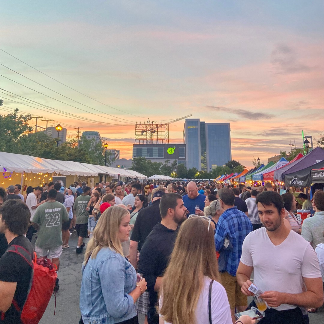 This Weekend! 🍻 Don't miss the Halifax Seaport Cider &amp; Beerfest + Fizzfest on the #Halifax Waterfront with sessions tonight til Saturday. Sample over 300 craft beers, ciders, sodas, seltzers &amp; more and enjoy great DJs and yummy food. Tickets: seaportbeerfest.com