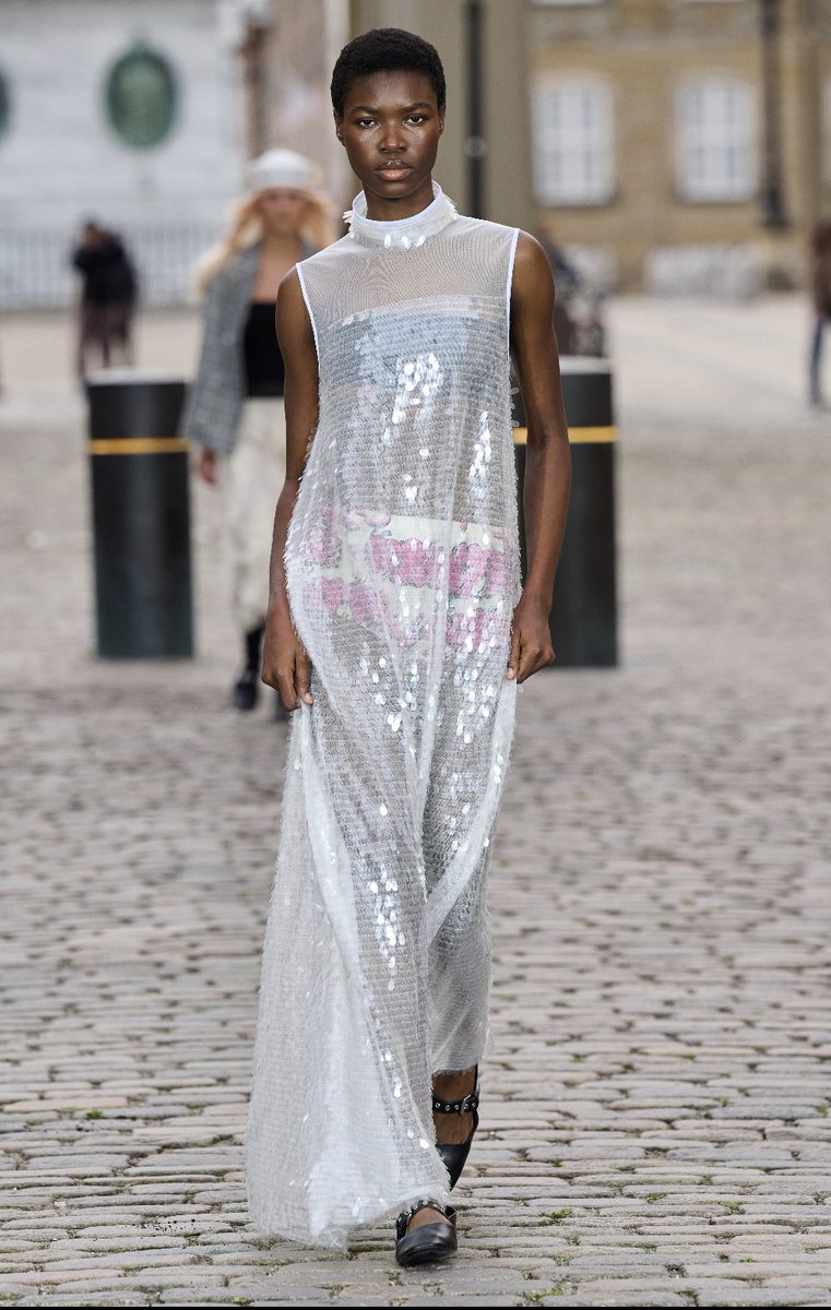ryletuvierra's tweet photo. Dressing in Copenhagen: where individuality meets surroundings and mood. Baum und Pferdgarten's collection captures the surprising, fresh sartorial spirit of 'A Postcard from Copenhagen'. #cpfw #Copenhagen https://t.co/CS15piIkE3