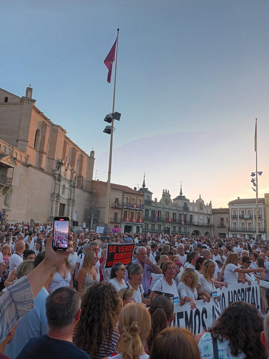 quesosJUAN's tweet photo. En defensa del hospital de #medinadelcampo y la #sanidadpública https://t.co/b9t2v4bXeg