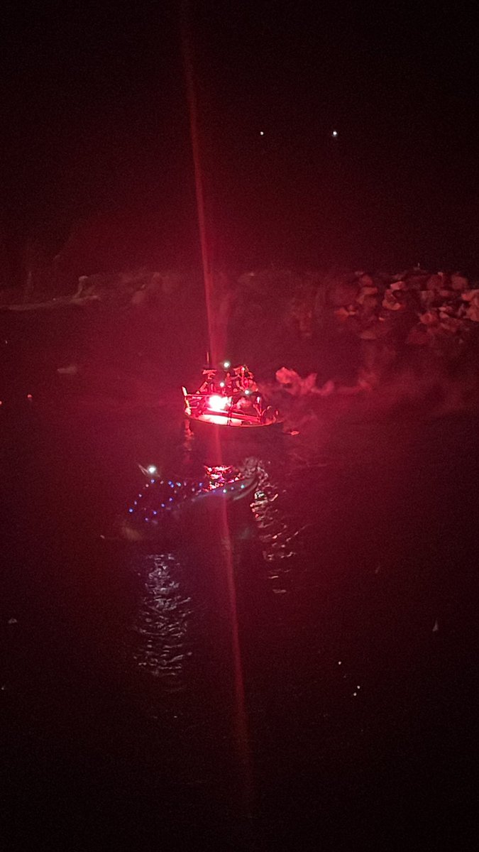 HeidiHardcore's tweet photo. Die haben den nubbel einen Berg hochgetragen und dann auf ein Boot gepackt nur um ihn zurück ans Ufer zu bringen? https://t.co/dzvO4XYaHF