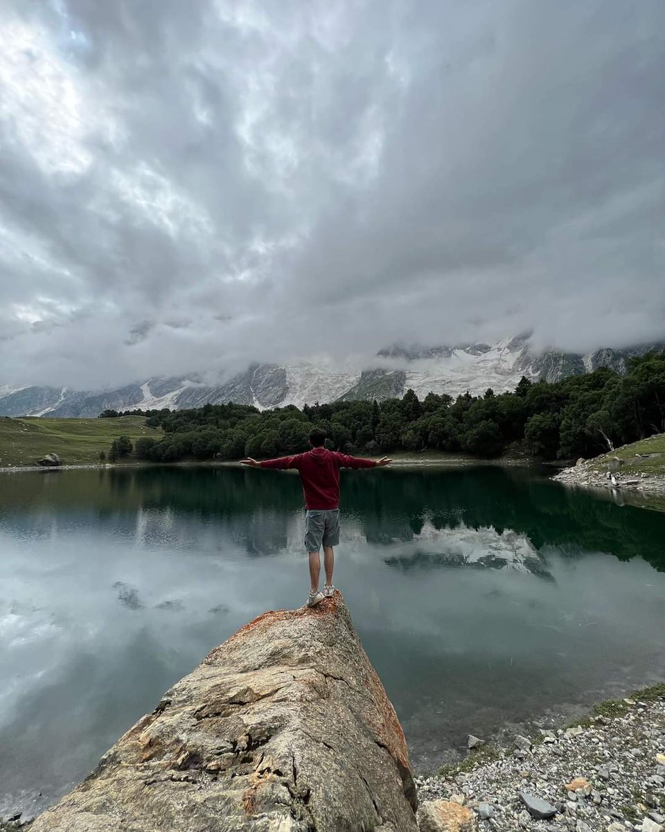 hunzaiabid's tweet photo. Kutwal haramosh valley ♥️⚡
.
.
.
#Gilgitbaltistan #haramoah #kutwal #Nature #wildlife https://t.co/6qYy6h3HbA