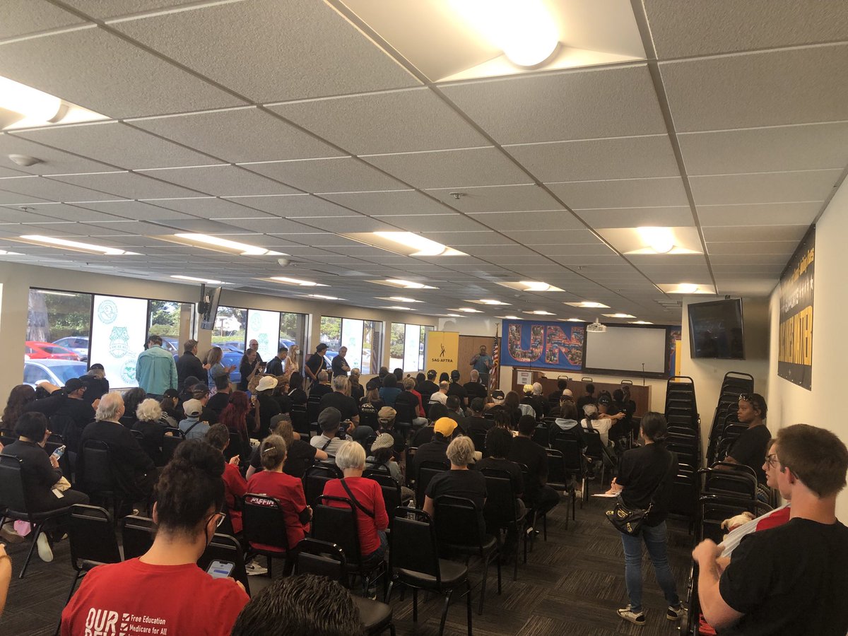 bryancblum's tweet image. This is what solidarity looks like.

Great turnout of unions across Alameda County for rally at the Alameda Labor Council in support of striking SAG-AFTRA workers.
@#HotLaborSummer