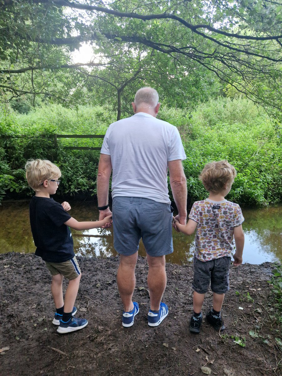 Priceless photo with my grandchildren. We found a frog in our garden. With the 2 grandchildren, we took it to the woods &amp; left it by the stream "so it can have a happy home" (Archie's words) ❤️

Teddy's profound words today  "pops your legs are massive" 🤣🤣
#priceless #family
