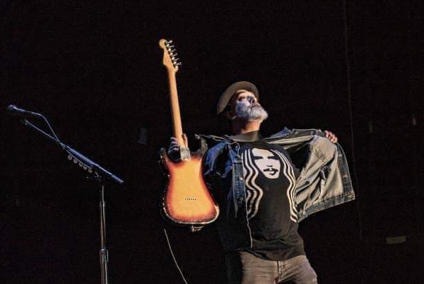 DJFreshwell's tweet photo. #5YearsAgo today, #KimThayil shows off his #ChrisCornell Tee, performing live on stage w/ #PearlJam @ Safeco Field #Seattle. Was his 1st live appearance since Cornell's passing 5/2017.
Photo by #JimBennett #Soundgarden #SeattleMusicHistory #SeattleMusic #HomeShows https://t.co/zshlKGw40G