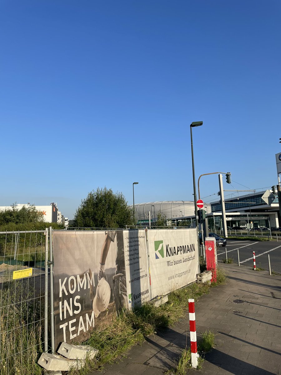 Glad that you could make it to Düsseldorf 😂 <a href="/G2RocketLeague/">G2 Rocket League</a> <a href="/JKnaps/">JKnaps</a> <a href="/RLEsports/">Rocket League Esports</a> <a href="/G2esports/">G2 Esports</a>