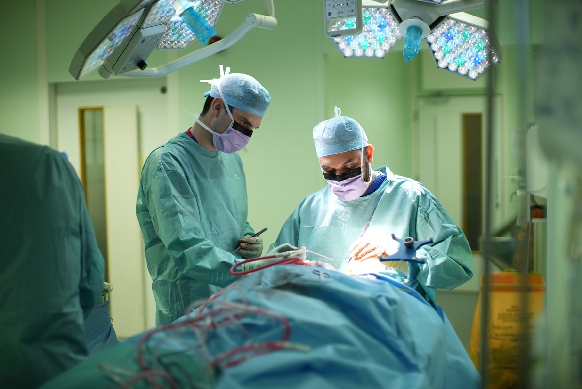 Our amazing teams are back on your screens right now @Channel 5 #Surgeons – none of this incredible work could be done without the support of the whole hospital team – would you like to join them? Search our vacancies: jobs.uhb.nhs.uk #NHS #Jobs