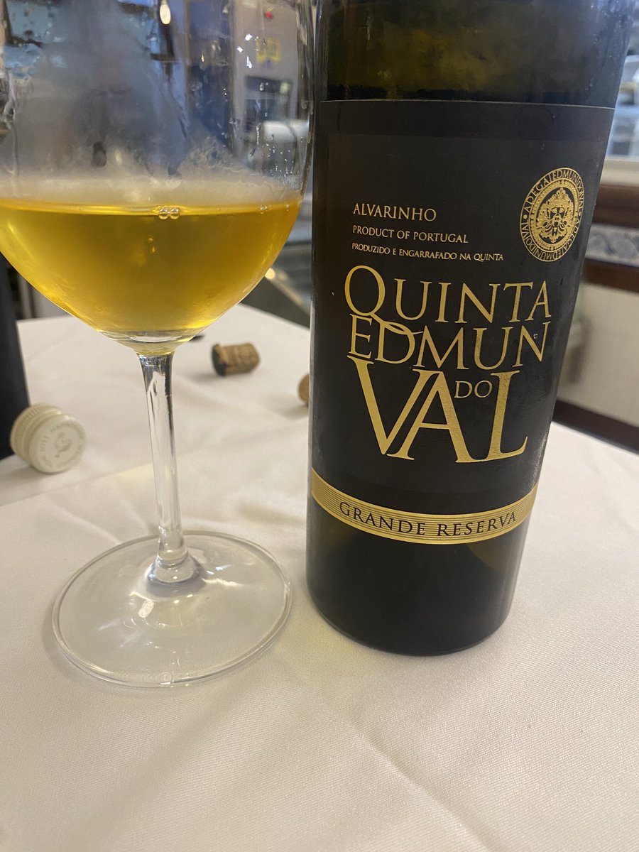 salsadechiles's tweet photo. Los buenos vinos portugueses. Quinta Edmundo do Val 2008, alvarinho. https://t.co/iuZioum9tp