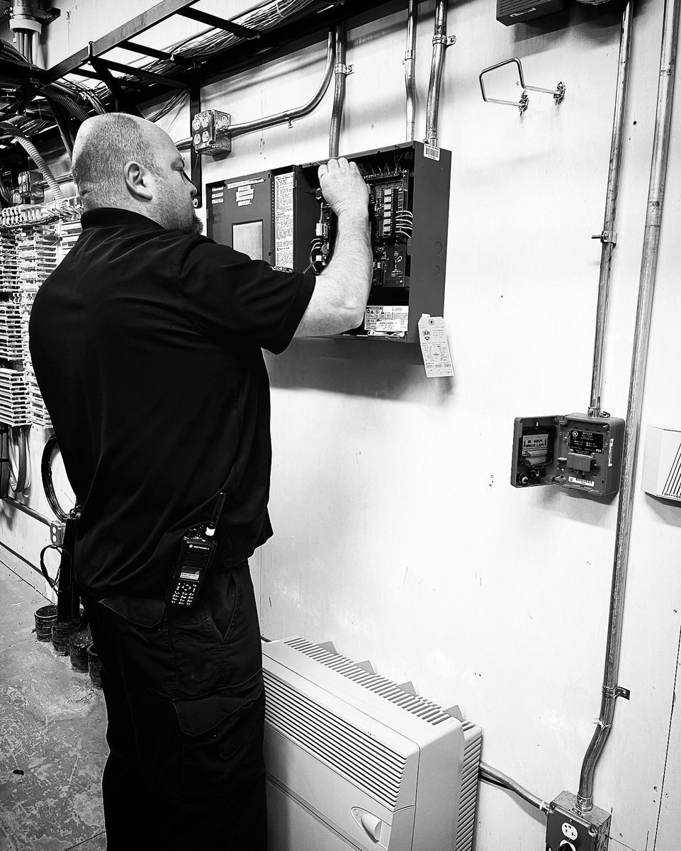 apfire1's tweet photo. Time for a recharge? πͺ«
Summer heat is hard on batteries.
A P Fire Protection can help you with required service and maintenance.
#apfirepro #firealarm #batteriesvssun https://t.co/JYloMMvBm0