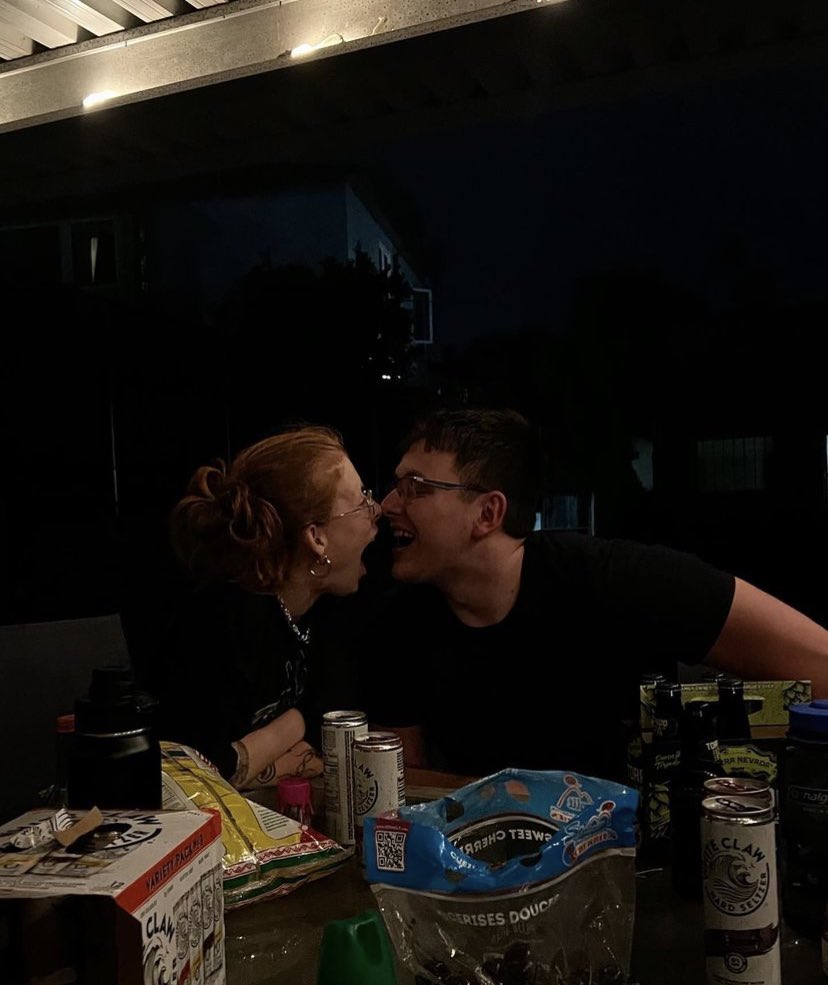 its_LiyaJ's tweet photo. HUGO AND OLIVIA ARE DATING AND IM SO HERE FOR IT #ClaimtoFame https://t.co/MUPCABdJAv