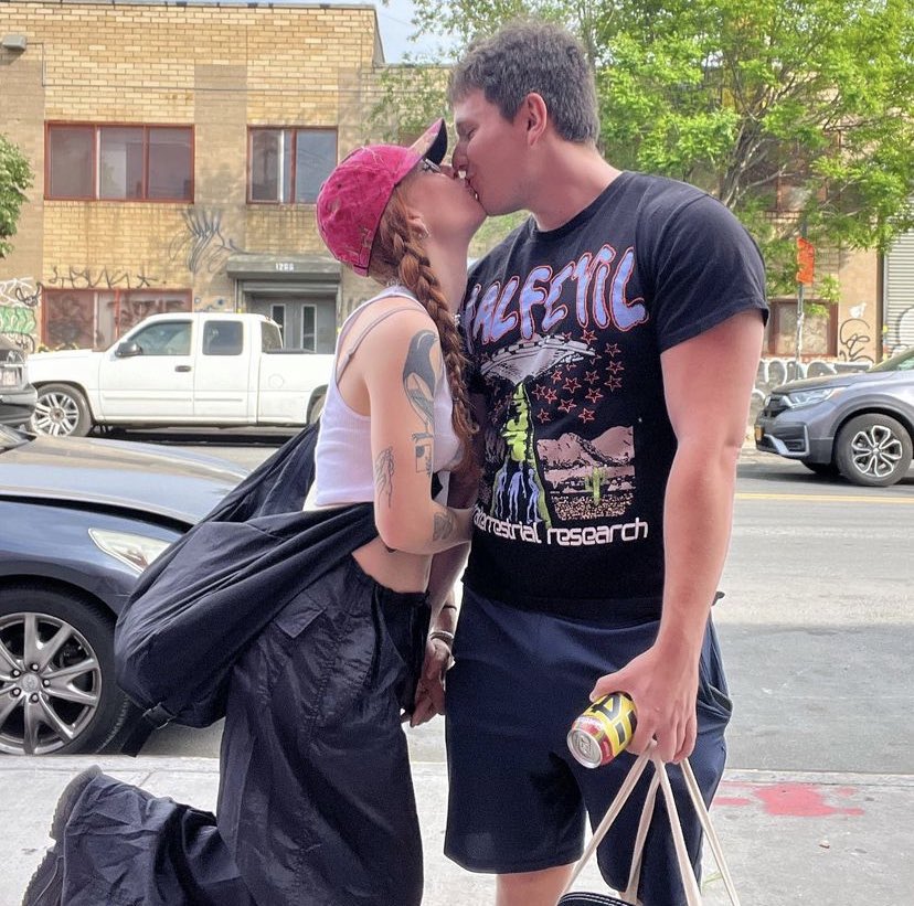 its_LiyaJ's tweet photo. HUGO AND OLIVIA ARE DATING AND IM SO HERE FOR IT #ClaimtoFame https://t.co/MUPCABdJAv