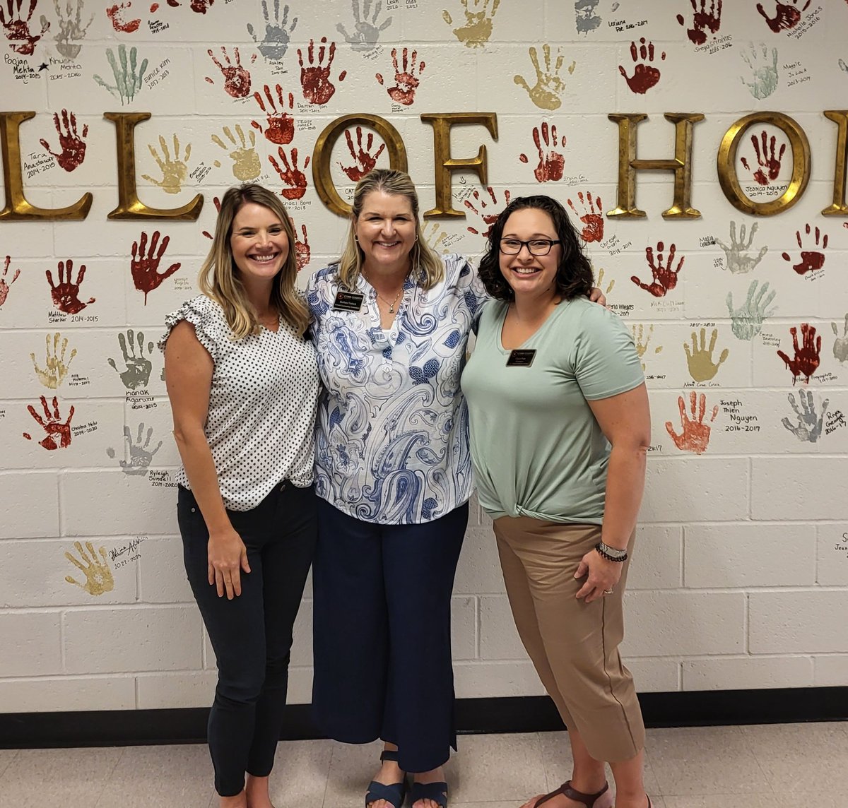 Barbara_Truluck's tweet photo. Simply the best! It was so much fun to see these two amazing @Daniellcounsel2 counselors in action! Middle School visit #6! @CCSDCounseling @CobbSchools #schoolcounselor https://t.co/BjSbVewz8v