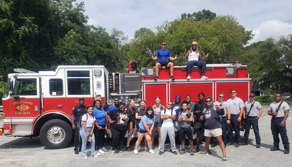 At GC, we prioritize the safety of our residents & students 🦺💚 Prior to students moving into their dorms yesterday and this weekend, Resident Life Advisors and Directors trained with firefighters to learn essential safety protocols👨‍🚒👩‍🚒 Thanks @GSOFireDept for your help!