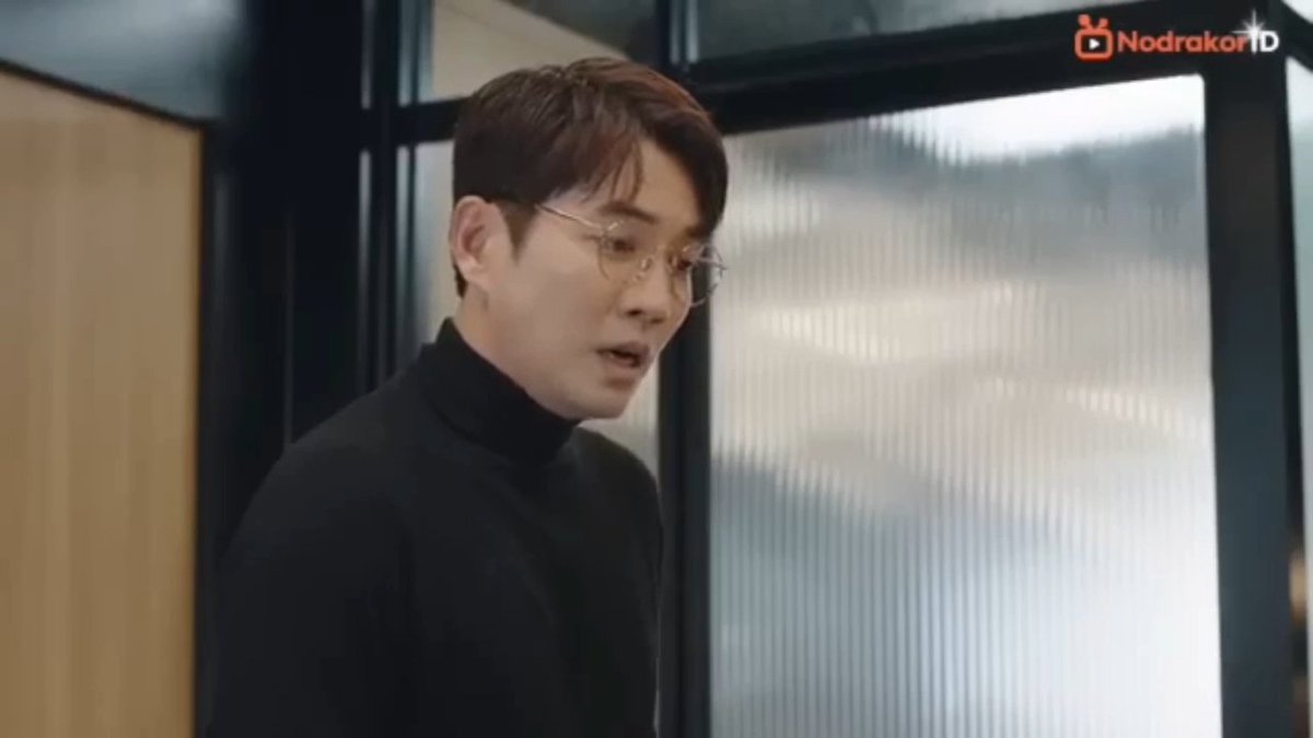 SHCJCHANGJO's tweet photo. #Eric VS #SangWook https://t.co/Z2fvSJXTEN