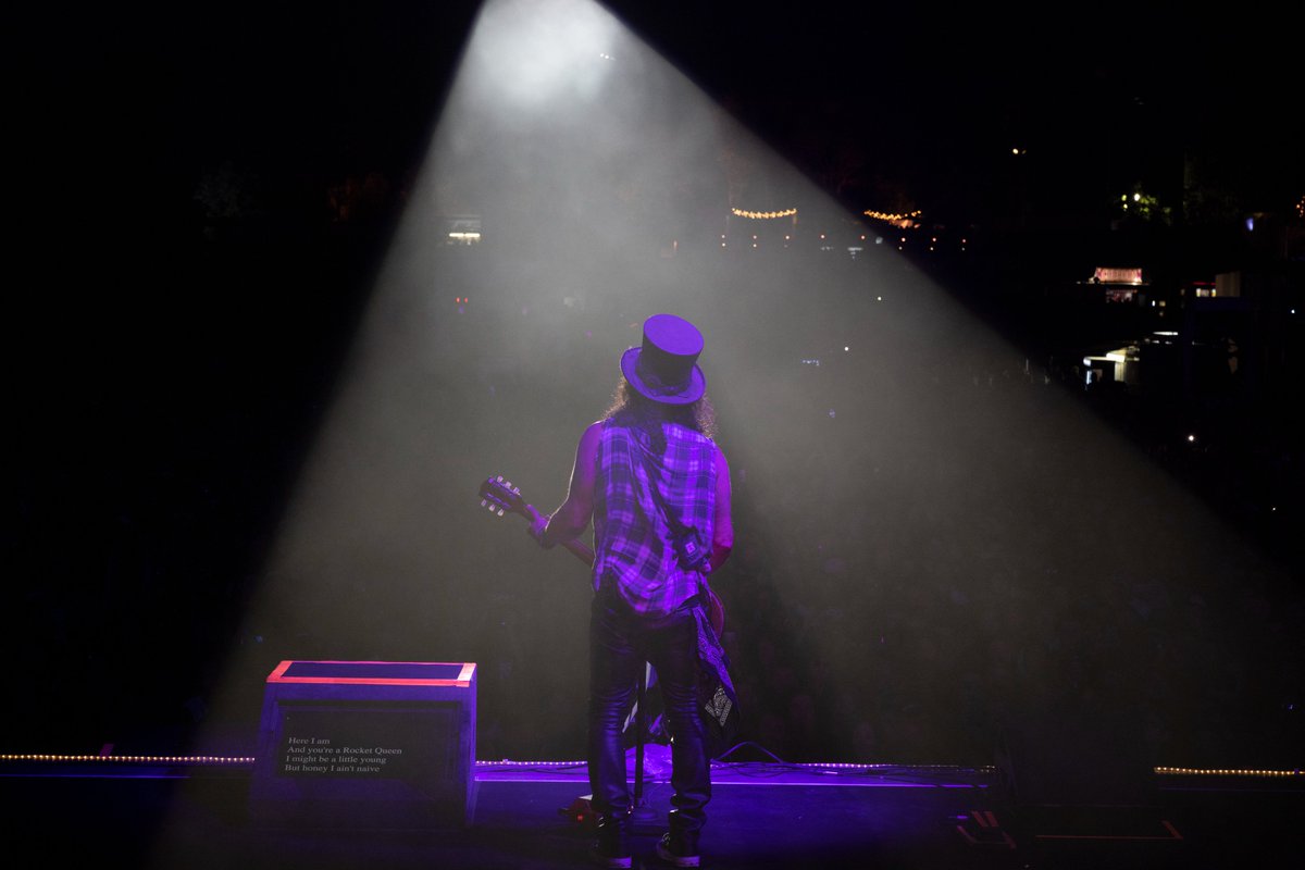 gunsnroses's tweet photo. Montreal, you brought the F'N' energy! Thank you for comin' out. https://t.co/uvUOmx7qzE