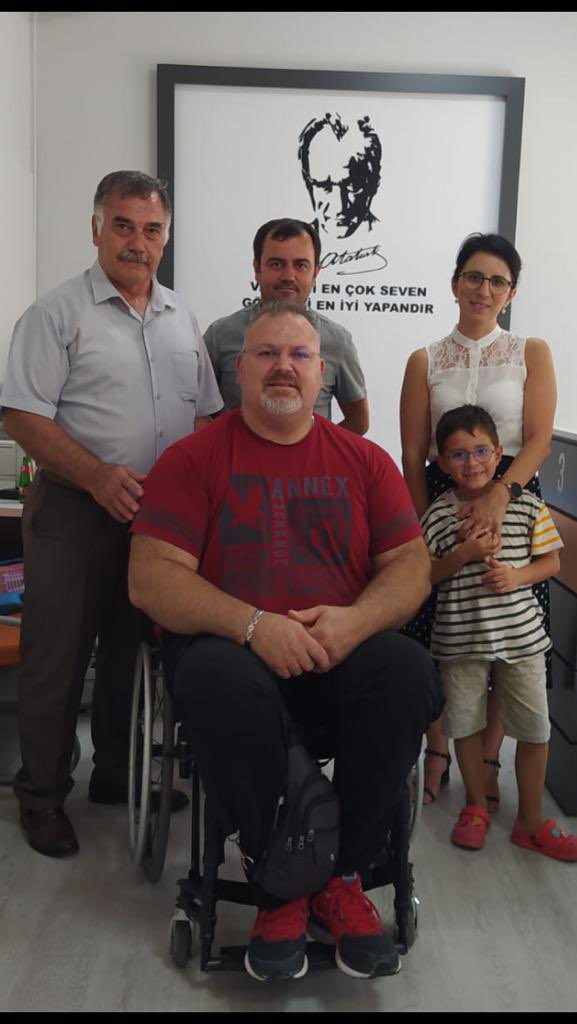 CanakkaleNVM's tweet photo. Dünya ve Avrupa Para Bilek Güreşi şampiyonu Ümit BURUNLULAR’ın hizmet pasaportu başvurusunu aldık.Kazakistan’da yapılacak yarışmada başarılar diliyoruz. @TCNufus @Ahmetgo96139384 https://t.co/X7yA5SdlRt