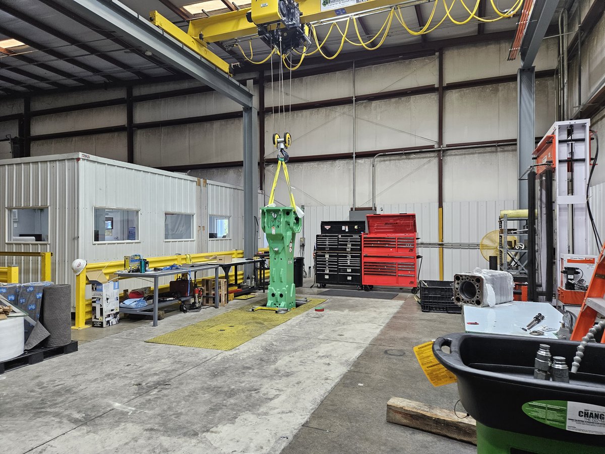 EquipmentToday's tweet photo. #Montabert has improved its Rebuild and Distribution Facility. Expansion allows for in-house repair and remanufacturing at Montabert’s North American operations. Learn more from this #news update >> https://t.co/995J30L2t5 | @4ConstructnPros https://t.co/81oqMKDeHX