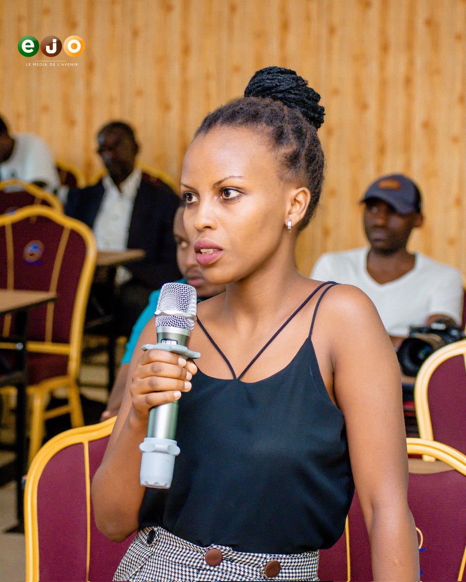 Les journalistes présents dans cet atelier ont suivi avec attention l'exposé d'Adon NEGAMIYE sur l'organisation du rallye, les termes techniques, ses règlements (...), suivi par une séance des questions. L'atelier s'est clôturé par une conférence de presse . #Burundi