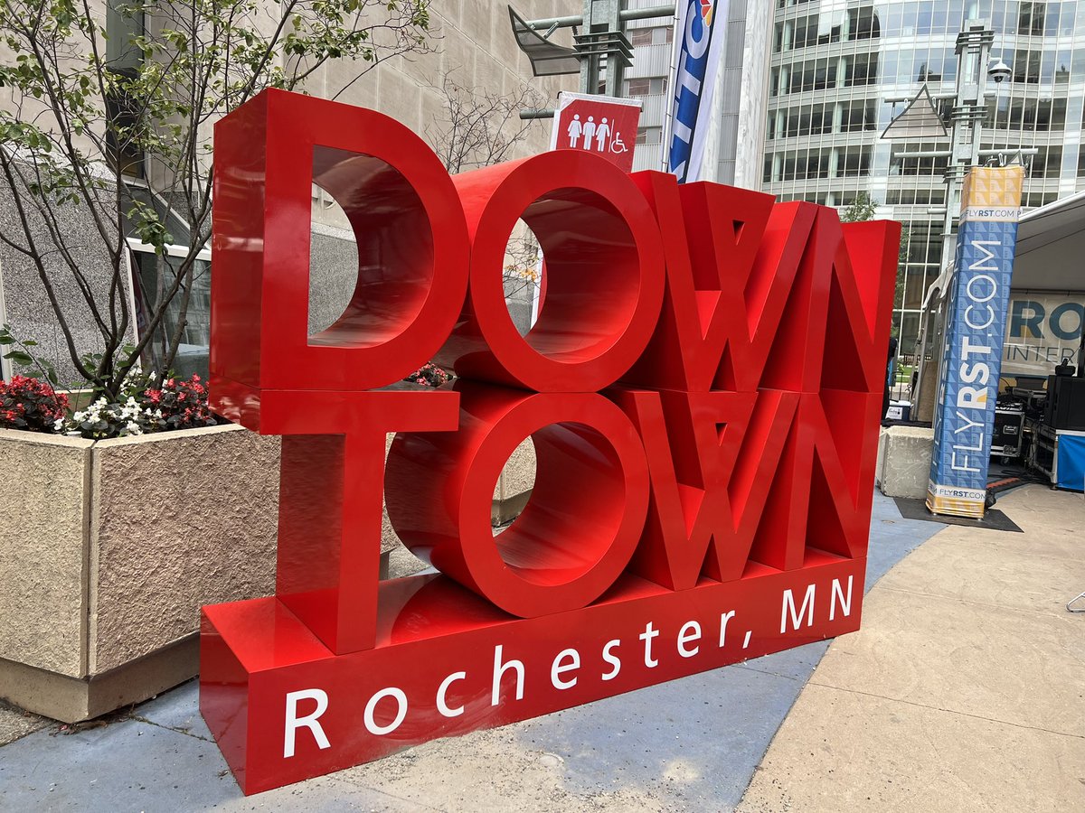 MitchellDonise's tweet photo. Hey @united Rochester really misses us ! It’s a lovely city I think we should give it another try ❤️✈️  @DJKinzelman 
@flyrst  Amazing Ladies Amazing City
#ComeOnBack #Letsdothis #HowAboutDenver 🤞🫶 ✈️mgastner@flyrst.com  thanks for the great swag and laugh 😂 https://t.co/kIaj7KesXD