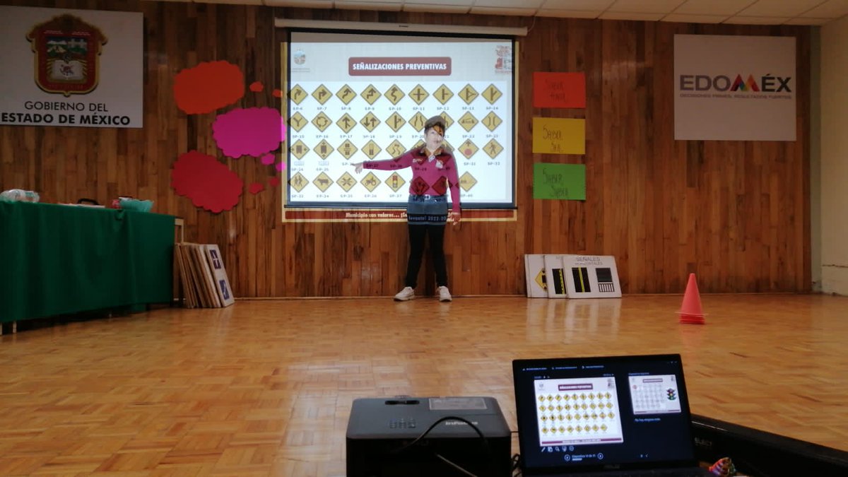 Compañeros del departamento de Educación Vial capacitaron a personal del CONALEP 2, realizando ejercicios que nos hacen reflexionar sobre nuestro lugar en el espacio público y la pirámide de movilidad, así como dinámicas en bicicleta para utilizarla como medio de transporte.