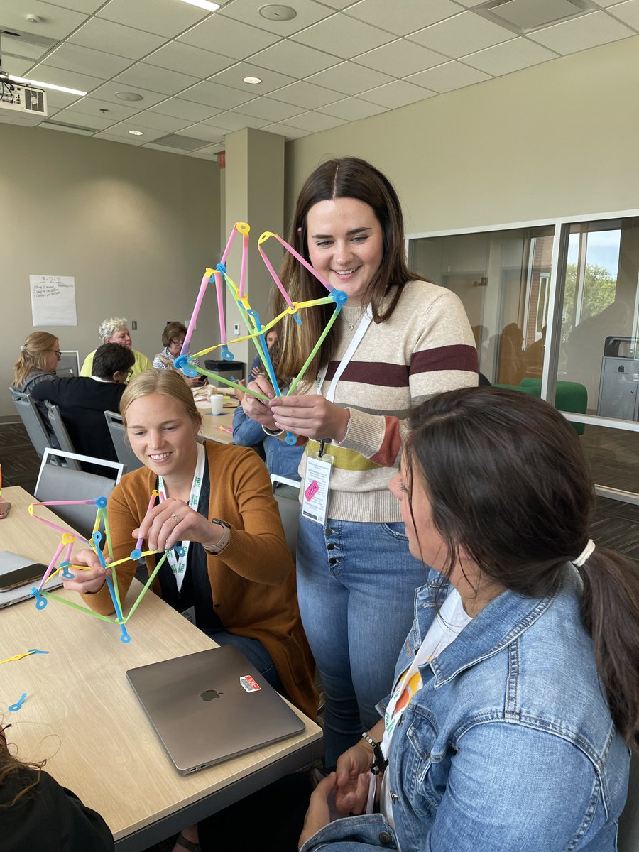 chaaven's tweet image. A full room learning about @strawbees at the @UNDEducation STEM conference. #SummerLearning #HandsonLearning #4Cs