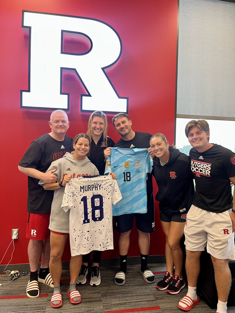 This Casey Murphy Fan Club was stoked for today’s visitor ‼️🧤

 <a href="/CaseyMurph/">Casey Murphy</a> 

#ForeverRutgers🖤 #ForeverFamily ❤️