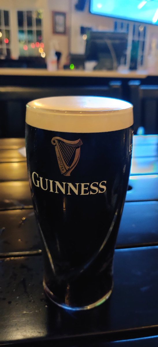 gmmacd's tweet photo. @shitlondonguinn #notlondon #notshit #creditwheredue #irishvillagedubai #craicingpint https://t.co/TfQAawjfkc