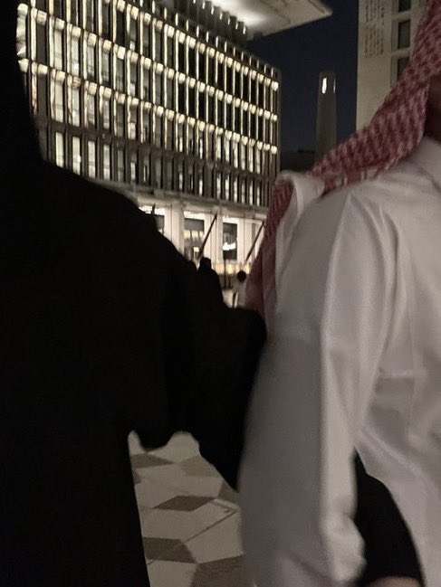 " ما على الماضي حسايف فدوتك عمرٍ بقى لي 
كل يوم يمرّ جنبك .. من حياتي فيه قيمة  "