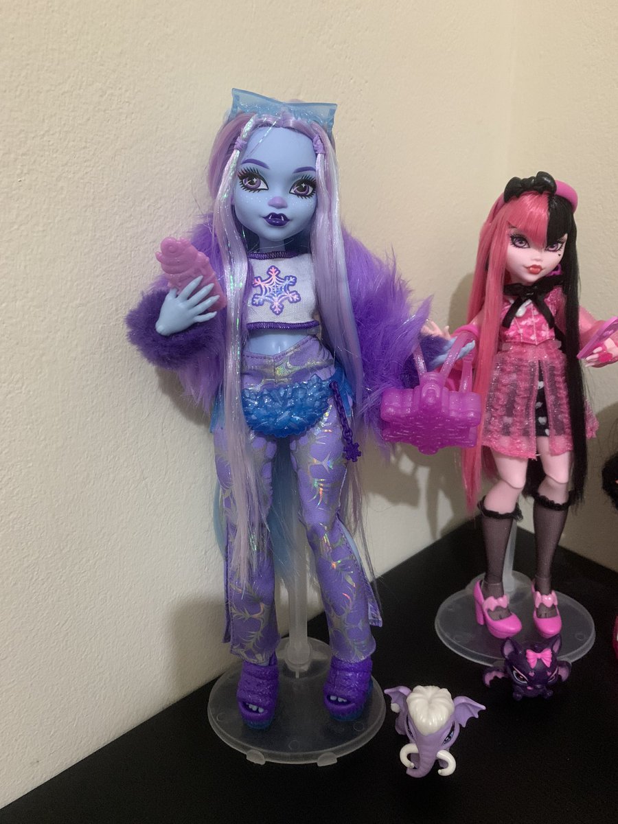 Louwe_s's tweet photo. Still need to wash her hair (i’m scared) but she’s SO PRETTY!  
One of my favorite dolls for sure https://t.co/vzSJG6ZWeq
