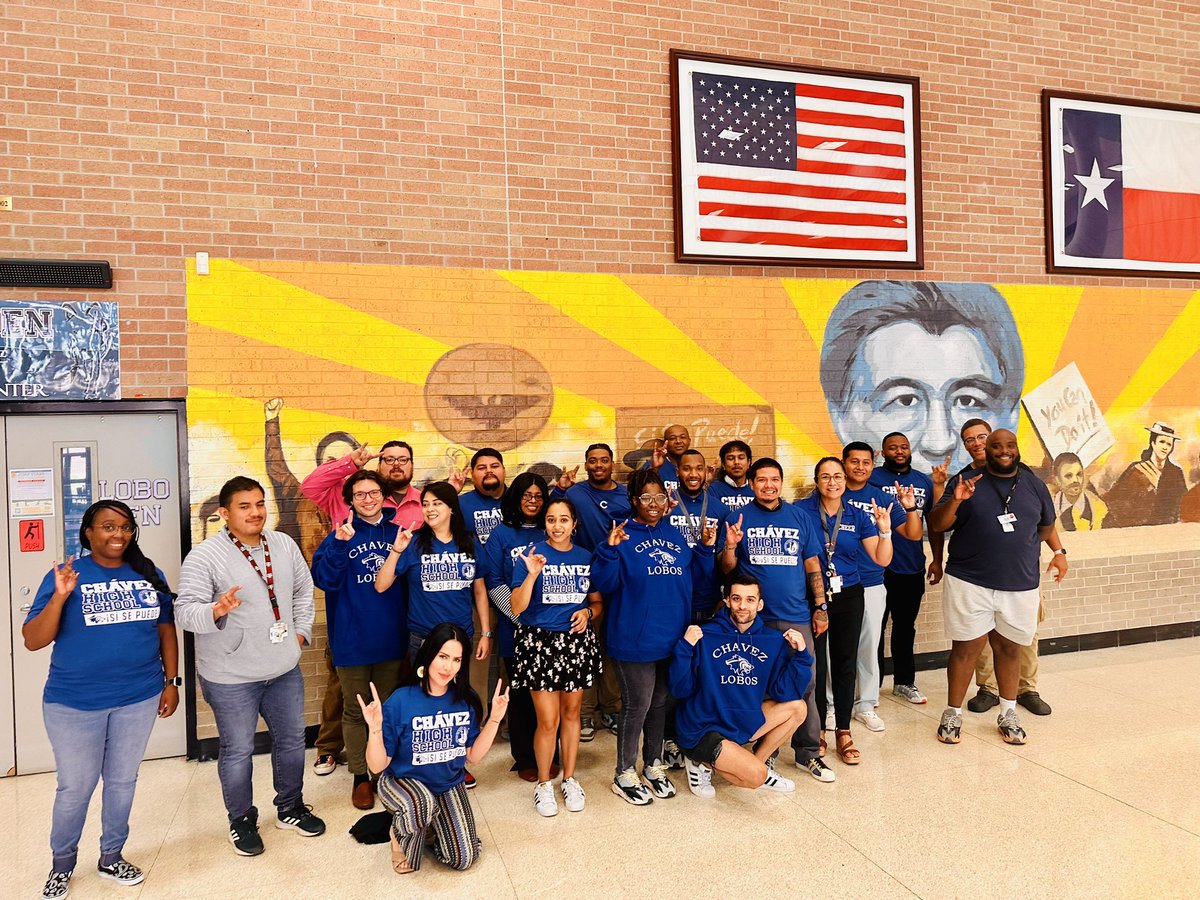 Bienvenidos 🙌 our new Lobos team members👩‍🏫 👨‍🏫 #SomosChavez
