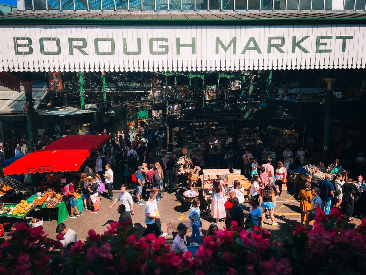 leerobertson64's tweet photo. Earlier today. One of my all time favourite foodie spots, #boroughmarket, so grabbed this shot in the sunshine from a vantage point in the Market Porter. #theborough https://t.co/UQLgJ69Zt6