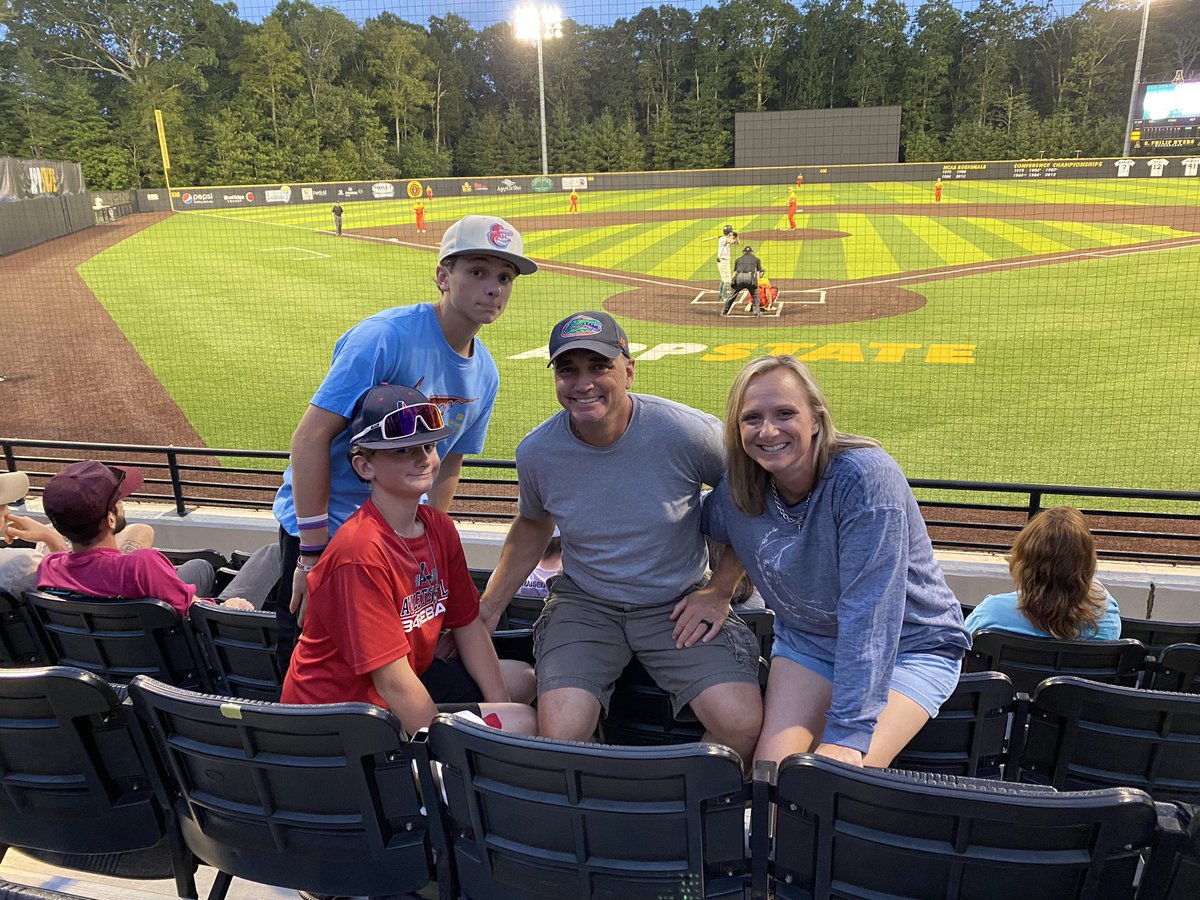 YockeyLogan's tweet photo. Up at App State taking in a Boone Bigfoots baseball game. Great weather and great times. 😁 https://t.co/ntcA9ClYON