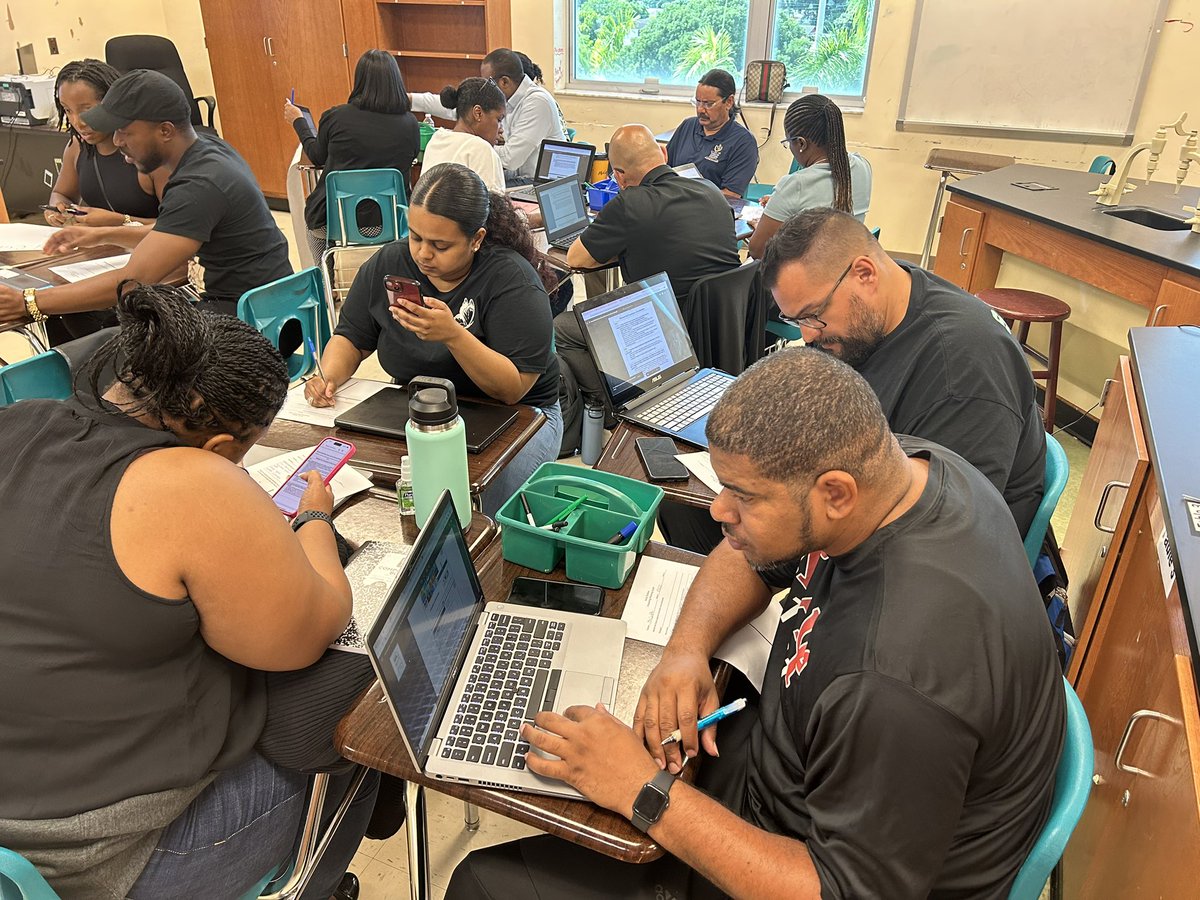 KelvinWatson8's tweet image. ETO Social Studies teachers putting their best foot forward by engaging in meaningful dialogue, reflecting on best practices, and sharing of ideas.
#thebestisyetocome @lisagarcia_lisa @trydiggs @tmullin1889 @ElenaStead43262