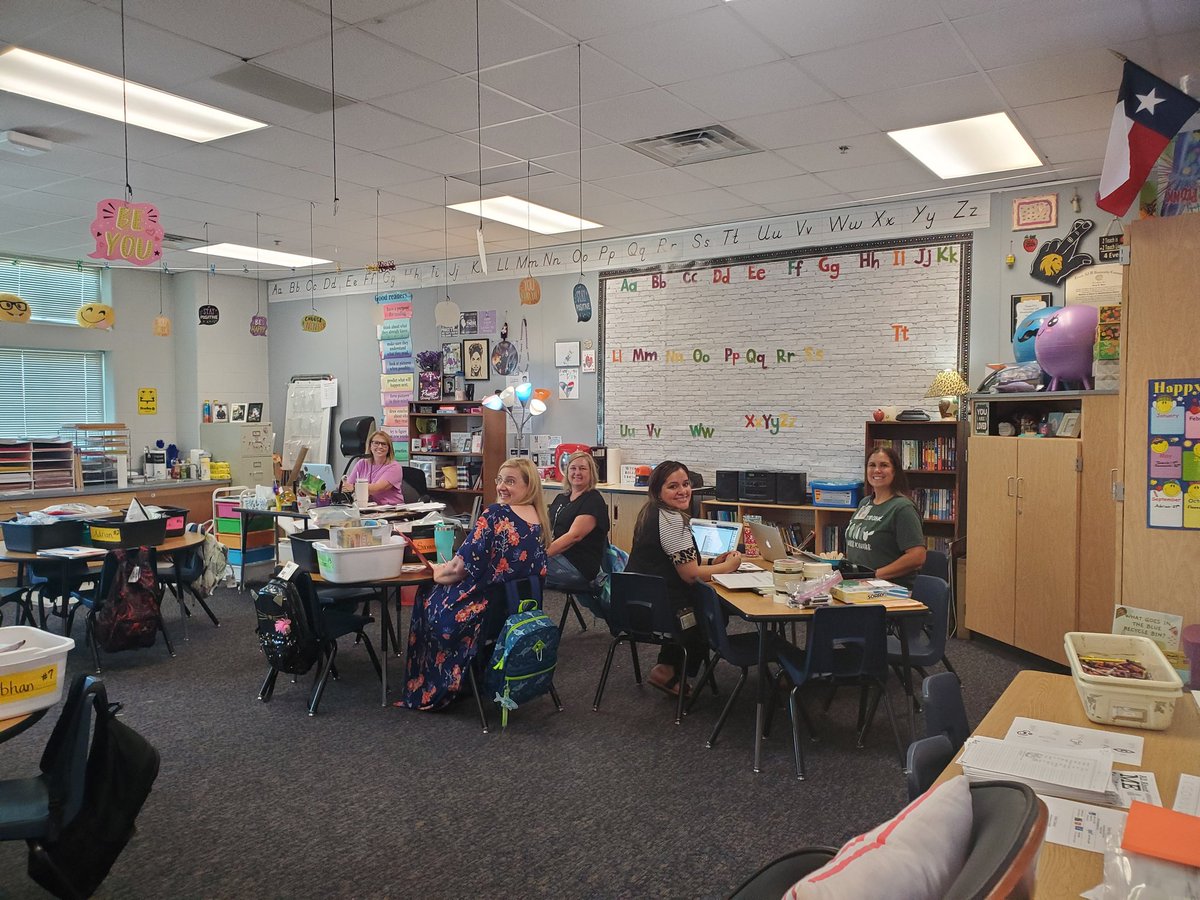 krn_watson's tweet photo. What a joy has been to serve  @HicksElementary the first week of school! Love their positivity and enthusiasm. It's going to be a great school year! #betheone #ONElisd #HickES #LISDLandT https://t.co/0Dx7A1cRiU