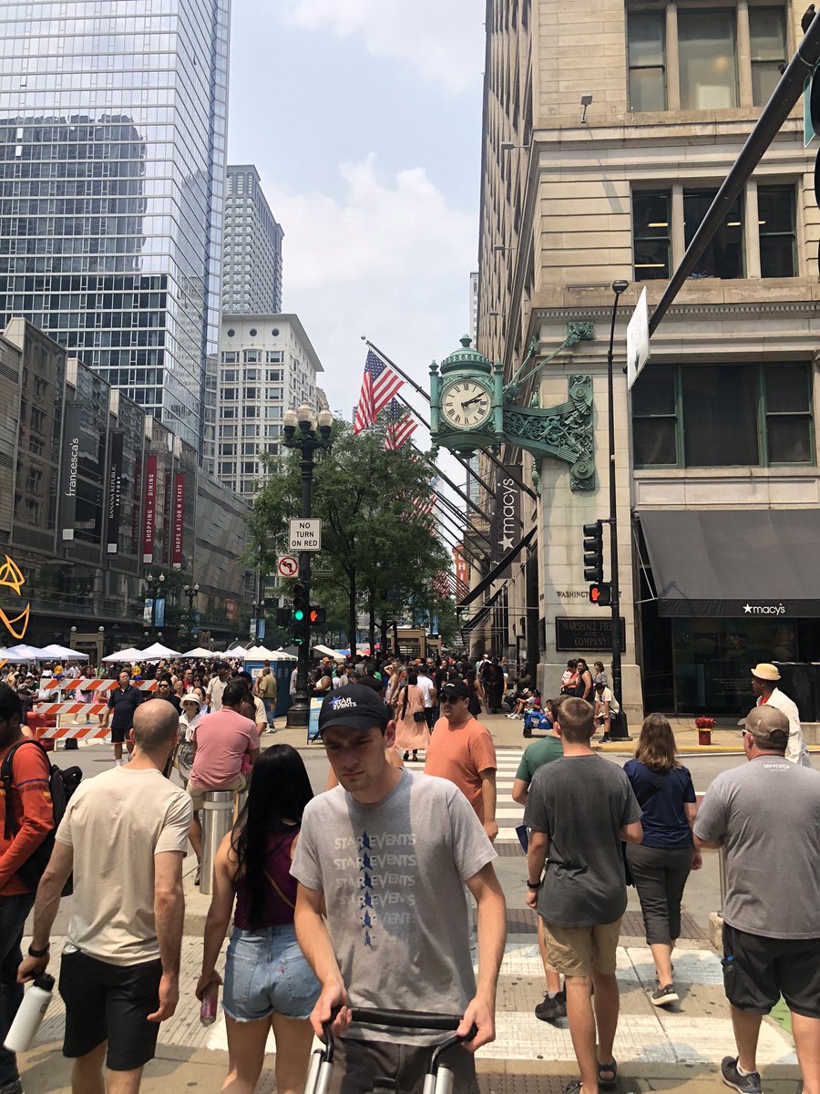 FieldsFansChgo's tweet photo. @ChiLoopAlliance Last #sundaysonstate for 2023 is THIS Sunday 8/13. @Macys + Walnut Room will be there w/choice specialties, surely including some kind of @chocolatefrango treat! Don't miss it! 
#backintheloop (Photos, menu from 7/16/23—was great!)  
https://t.co/sVnzDKuPSs https://t.co/abQnpTuRKr