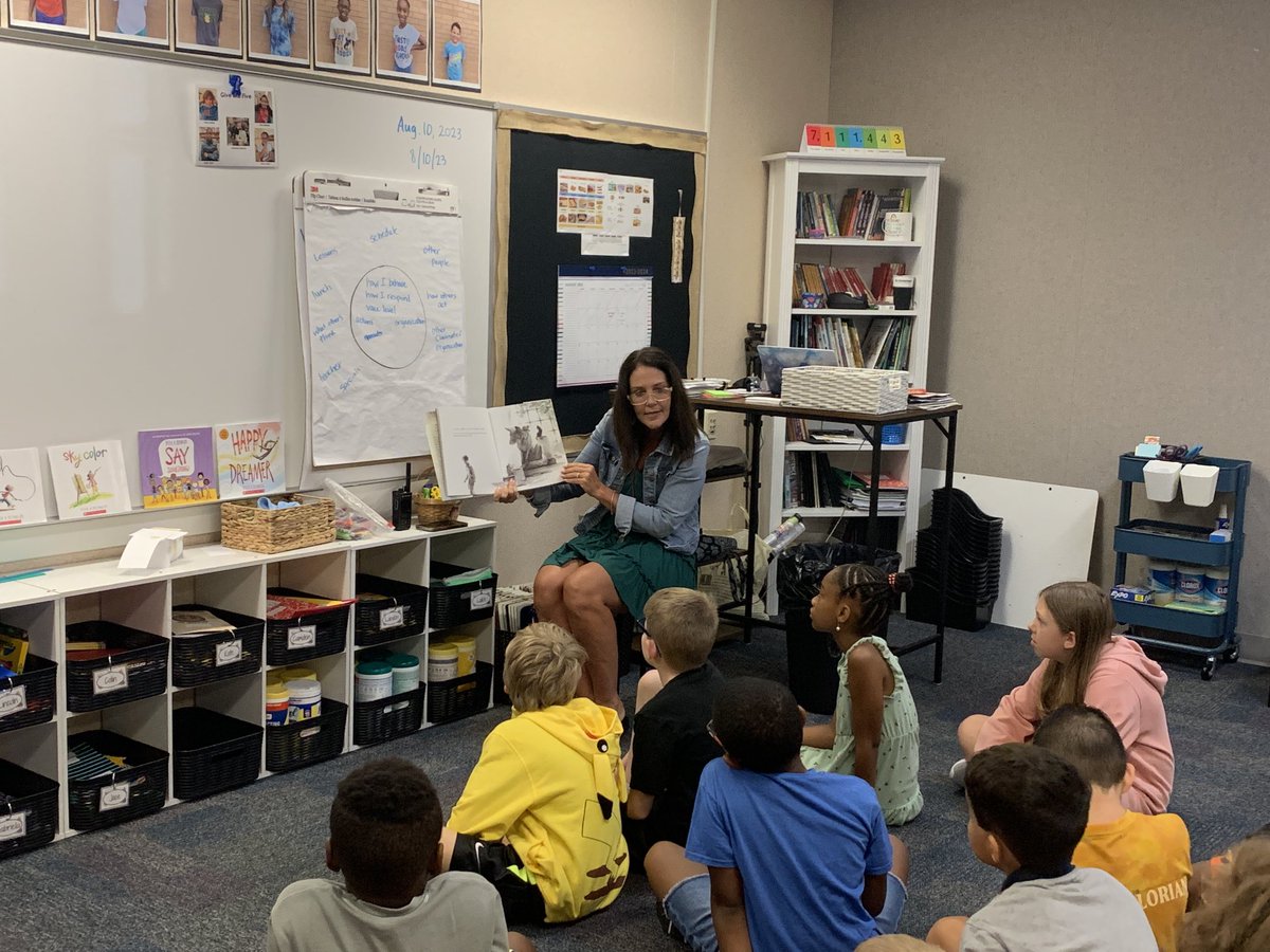 We enjoyed having Mrs. Landez read to us today. ⁦<a href="/HPEPatriots/">Harrison Parkway</a>⁩