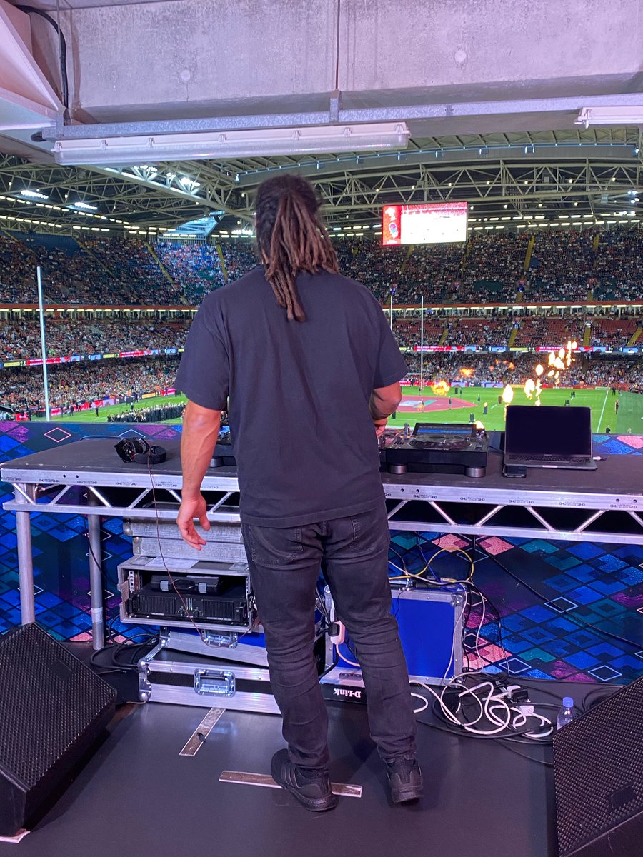 Jnavidi's tweet photo. A different type of match day 🎧🏴󠁧󠁢󠁷󠁬󠁳󠁿 https://t.co/fm07yLIXQK